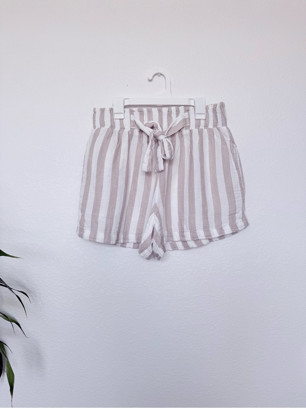 French Laundry Beige & White Striped High-Waist Tie Shorts